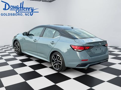 Used 2025 Nissan Sentra SR w/ SR Premium Package FWD image 3