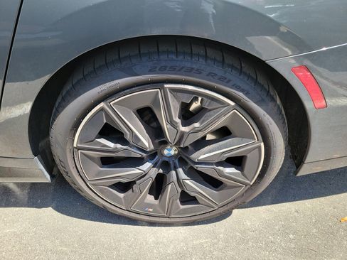Used 2023 BMW 760i xDrive w/ Luxury Rear Seating Package AWD/4WD image 6