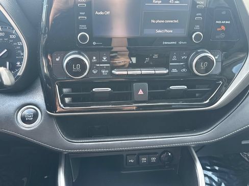 Used 2021 Toyota Highlander XLE AWD/4WD image 27