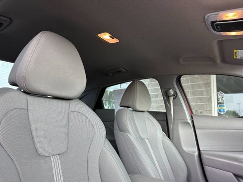 Used 2024 Hyundai Elantra SE FWD image 15