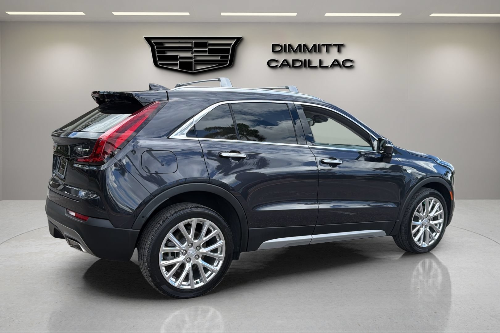 Certified 2023 Cadillac XT4 Premium Luxury w/ Technology Package FWD image 5