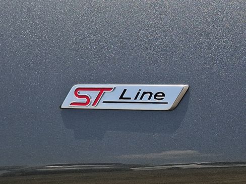 Used 2025 Ford Explorer ST-Line w/ ST-Line Street Pack AWD/4WD image 31