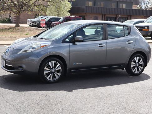 Used 2015 Nissan Leaf SV w/ LED & Quick Charge Package image 10