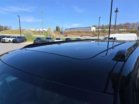Used 2024 Jeep Grand Wagoneer Series III w/ Rear Seat Video Group 1 AWD/4WD image 13
