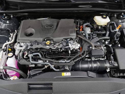 Used 2025 Toyota Camry SE image 29