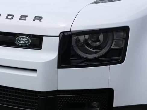 Used 2023 Land Rover Defender 110 V8 AWD/4WD image 9