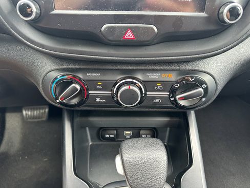 Used 2023 Kia Soul LX w/ LX Technology Package image 15