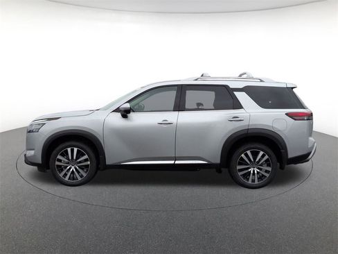 New 2025 Nissan Pathfinder Platinum image 8