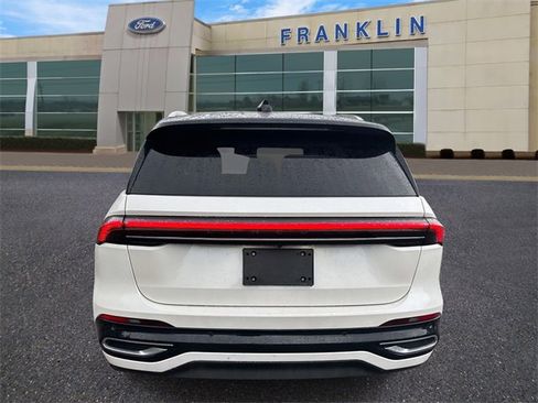 Used 2024 Lincoln Nautilus Reserve image 6