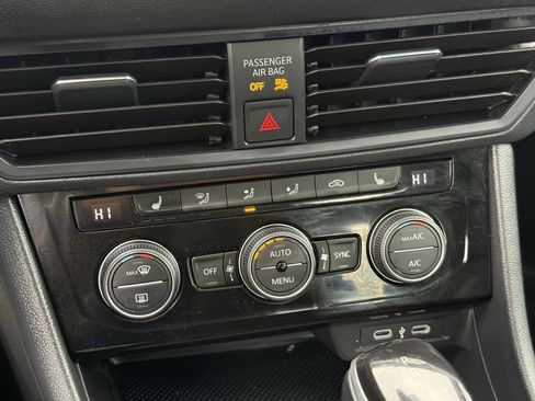 Used 2024 Volkswagen Jetta SE image 22