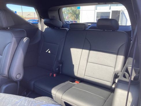 New 2025 Chevrolet Traverse LT w/ Sun and Wheel Package image 24