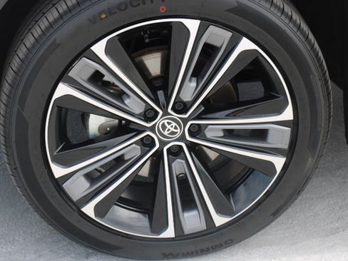 Certified 2023 Toyota bZ4X AWD image 9