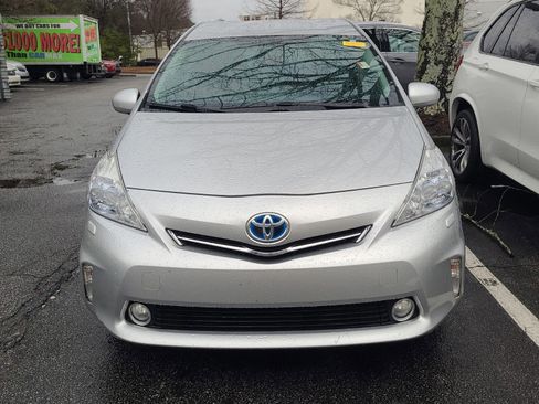 Used 2013 Toyota Prius V Two image 2