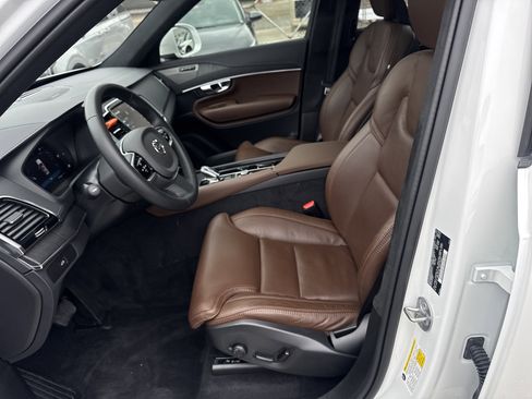 Used 2024 Volvo XC90 B6 Ultimate w/ Lounge Package image 9