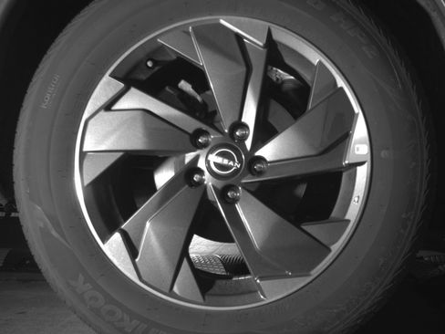 Used 2025 Nissan Rogue SV AWD/4WD image 15