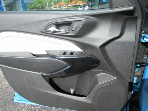 New 2026 Chevrolet Trax LT w/ Driver Confidence Package FWD image 18