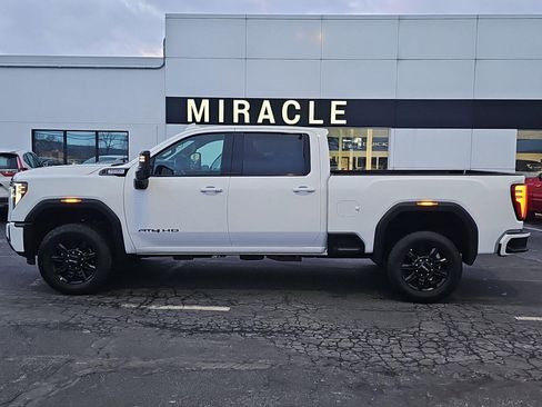 Used 2025 GMC Sierra 2500 AT4 image 3