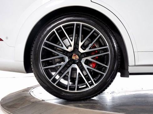 Used 2025 Porsche Cayenne GTS image 14