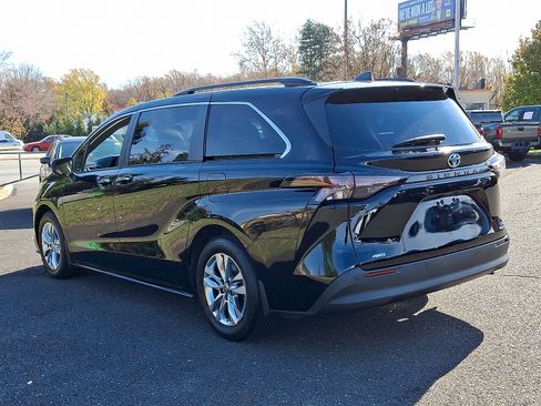 Certified 2023 Toyota Sienna XLE image 4