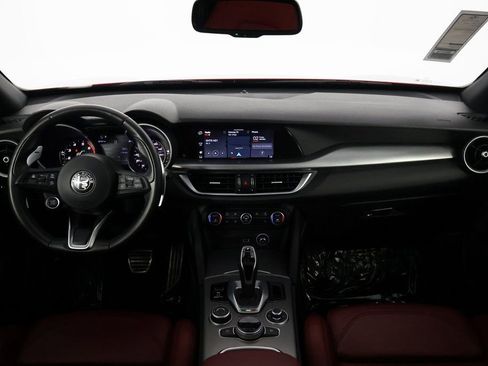 Used 2022 Alfa Romeo Stelvio Veloce image 8