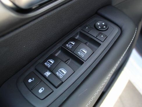 New 2026 Chrysler Pacifica Select image 9