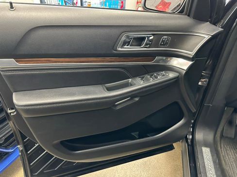 Used 2016 Ford Explorer Limited image 16