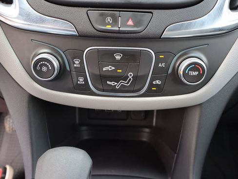 Used 2024 Chevrolet Equinox LS w/ LS Convenience Package FWD image 11
