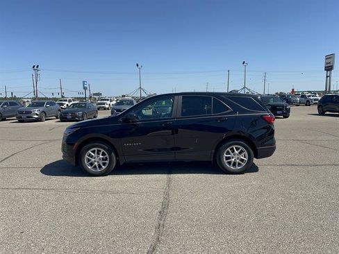 Used 2023 Chevrolet Equinox LS w/ LS Convenience Package AWD/4WD image 5