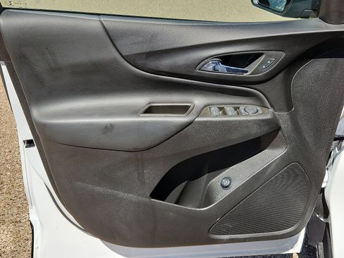 Used 2023 Chevrolet Equinox LT FWD image 12