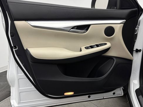 Used 2019 INFINITI QX50 Luxe w/ Navigation Package FWD image 11