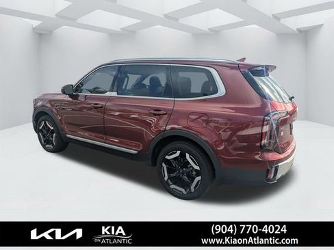 Used 2024 Kia Telluride EX w/ EX Captain's Chair Package FWD image 5