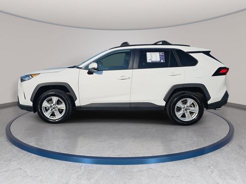 Used 2021 Toyota RAV4 XLE w/ Convenience Package FWD image 8