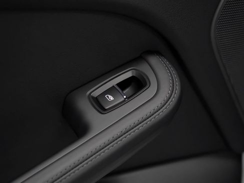 Certified 2026 Porsche Macan AWD/4WD image 16