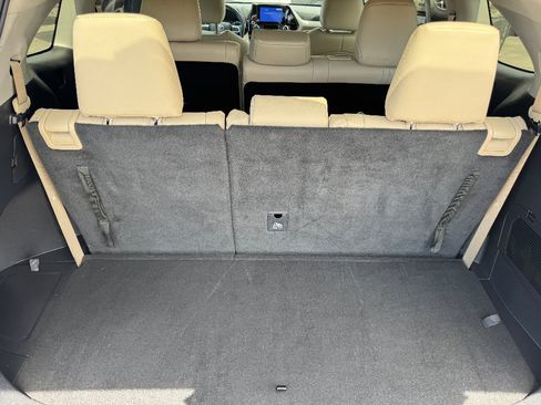 Used 2024 Toyota Highlander XLE image 16