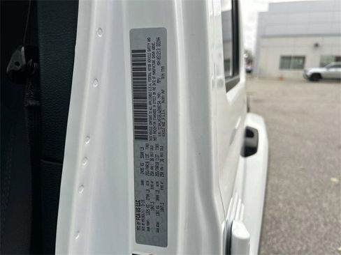 Used 2018 Jeep Wrangler Unlimited Sahara image 32