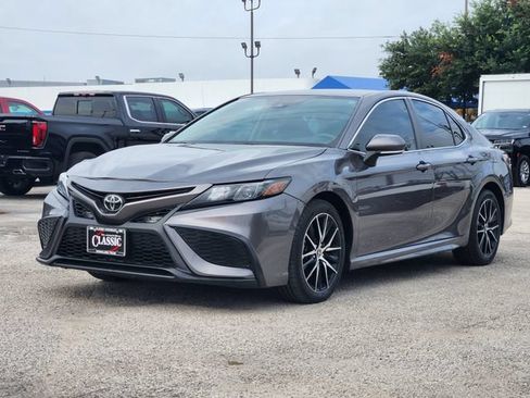 Used 2023 Toyota Camry SE FWD image 3