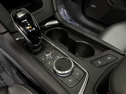 Used 2025 Cadillac XT6 Premium Luxury image 32