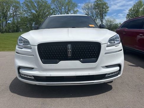 Used 2023 Lincoln Aviator Reserve w/ Equipment Group 201A AWD/4WD image 2