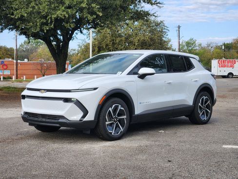 New 2026 Chevrolet Equinox EV LT FWD image 2