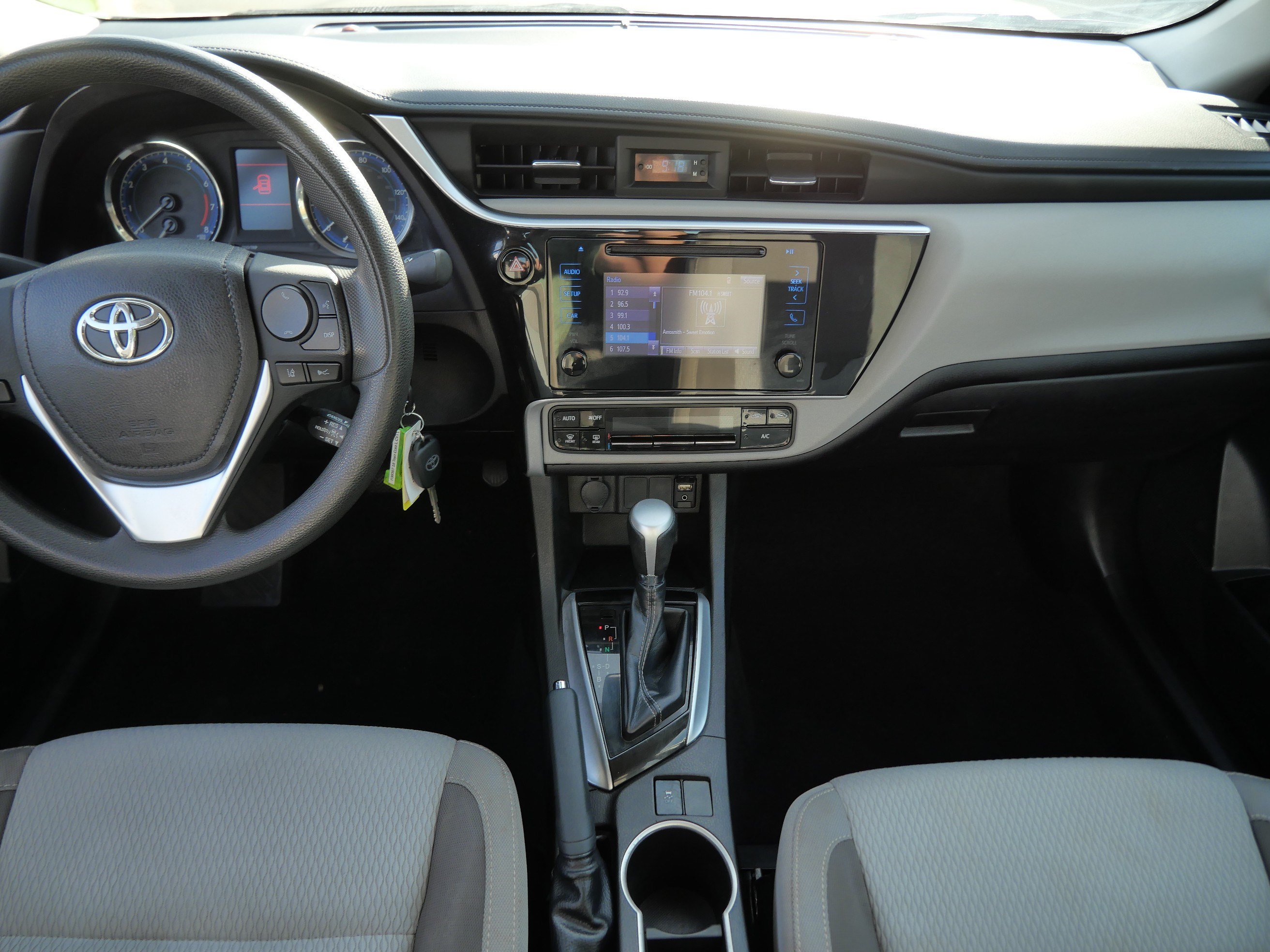 Certified 2019 Toyota Corolla LE FWD image 10