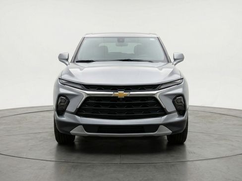 Used 2025 Chevrolet Blazer LT image 2