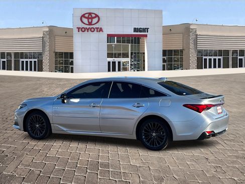 Used 2021 Toyota Avalon XSE image 5