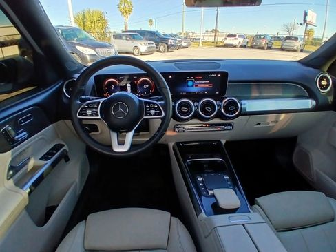 Used 2021 Mercedes-Benz GLB 250 w/ Premium Package image 24