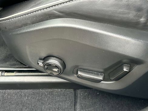 Used 2022 Volvo XC60 T8 R-Design image 24