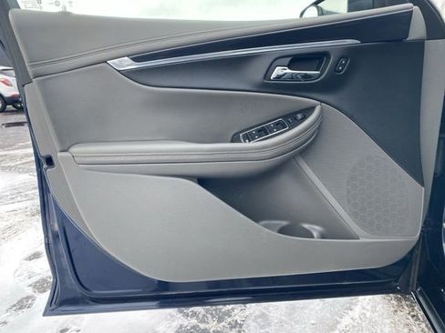 Used 2017 Chevrolet Impala LT image 17