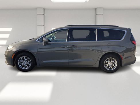 Used 2021 Chrysler Pacifica Touring image 2