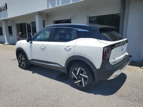 Used 2026 Nissan Kicks SV FWD image 2