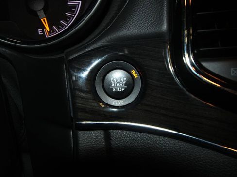 Used 2020 Jeep Grand Cherokee Overland image 14