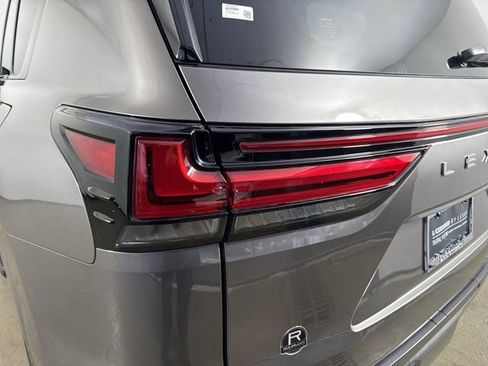 Certified 2022 Lexus LX 600 4WD w/ Appearance Package image 33