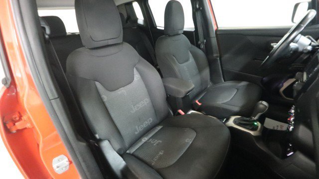 Used 2015 Jeep Renegade Latitude FWD image 12